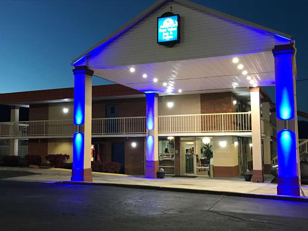 Rodeway Inn Далтон Екстер'єр фото